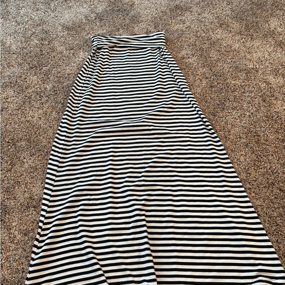 Black and White Striped Maxi Skirt - Picture 4 of 4